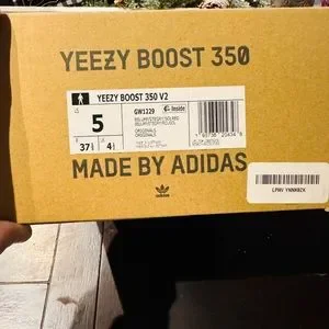 Yeezy | Shoes | Yeezy 35 Size 5 Bnwt Authenticated | Poshmark display picture 1